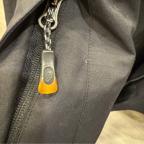 ASICS Men’s Black Rain Jacket Size M With Detachable Hood - Picture 8 of 9